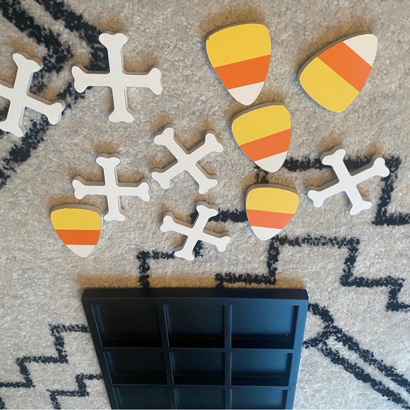 Adams & Co Halloween Tic Tac Toe Decoration and Game - Picture 3 of 4